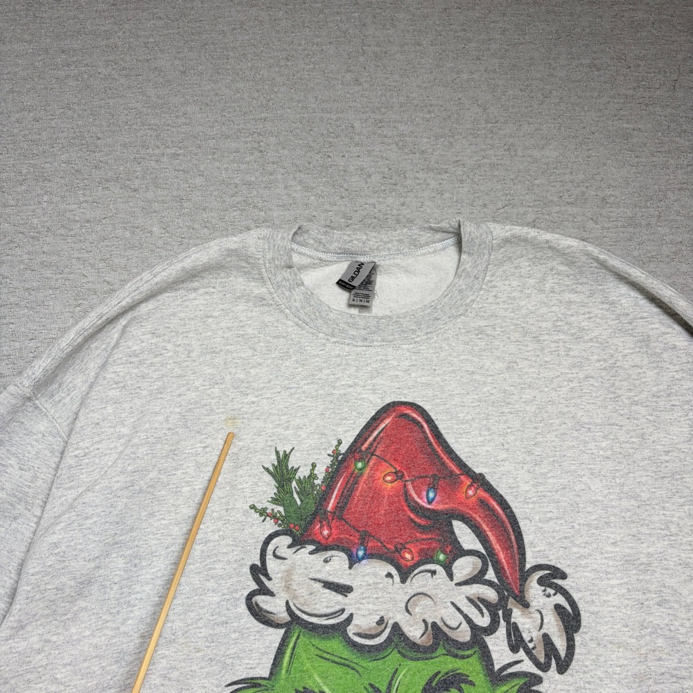Gildan Mens Sweatshirt XL Gray The Grinch Christmas Graphic Crewneck Pullover - Picture 9 of 9